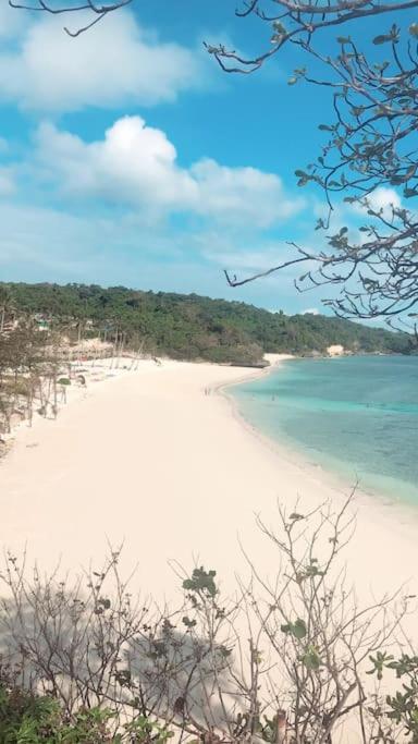 Modern Tropical Luxe - Boracay Newcoast Apartment *
